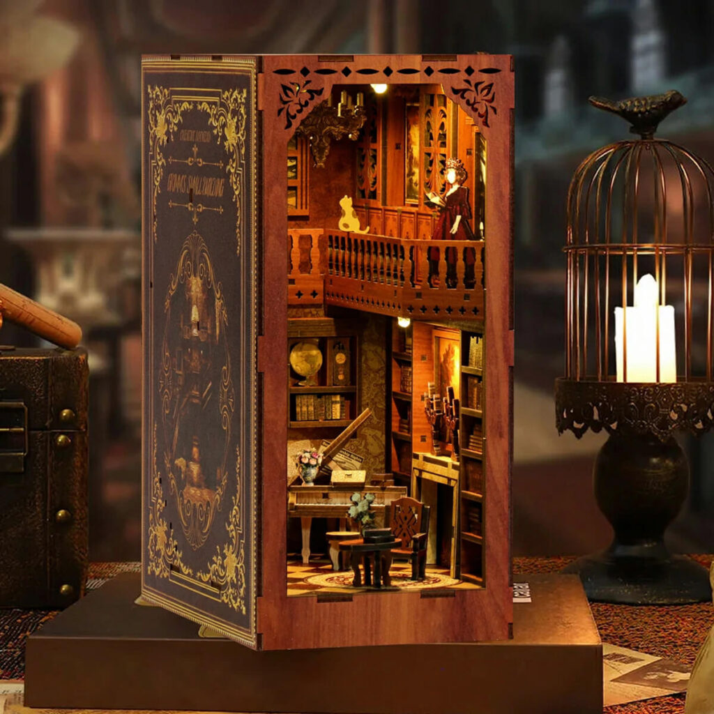 Grimms Häuschen – DIY Book Nook Bausatz mit LED fürs Bücherregal