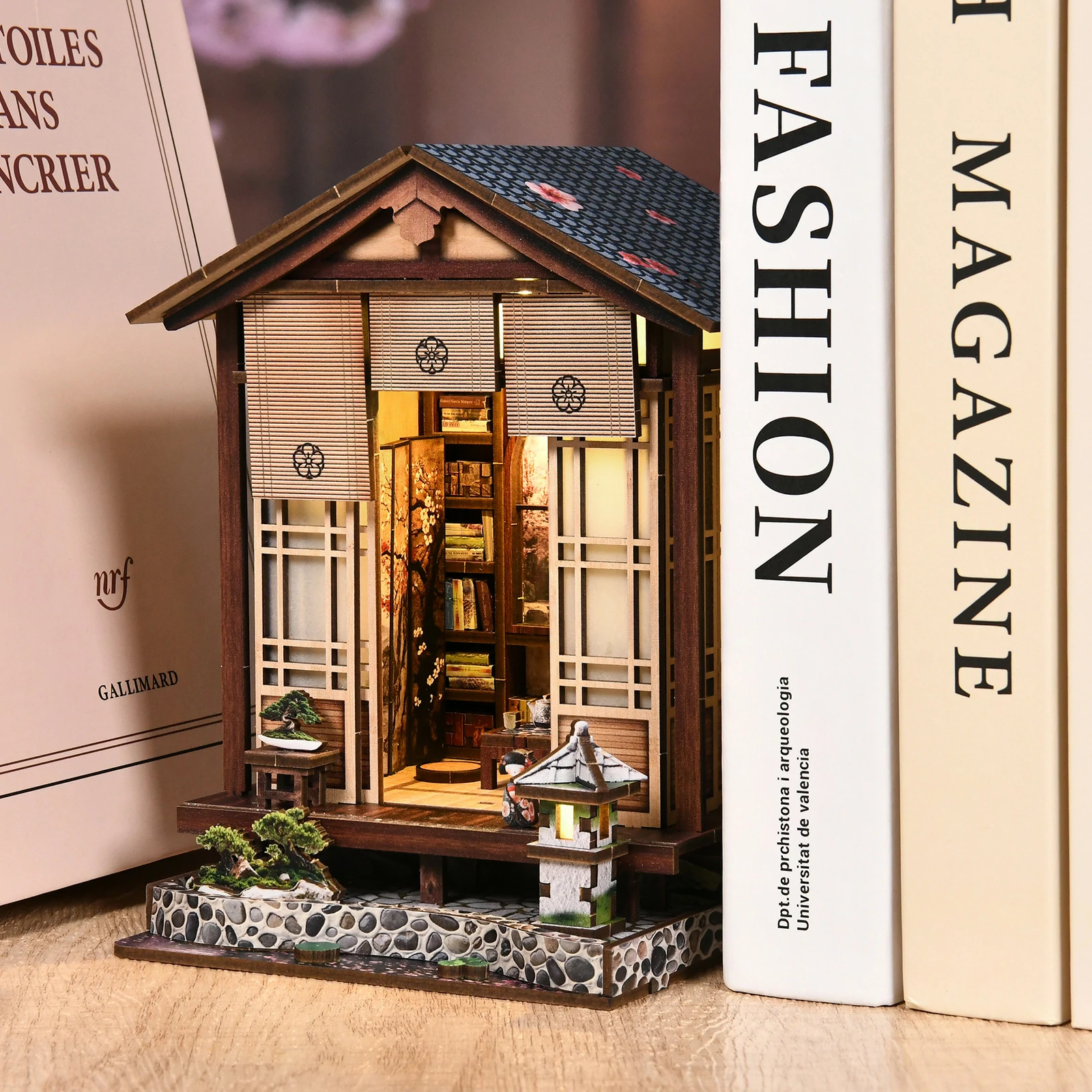 Zen Mooslaterne – Japanischer DIY-Garten mit Buchwinkel-Charme (3) Zen Mooslaterne – Japanischer DIY-Garten mit Buchwinkel-Charme